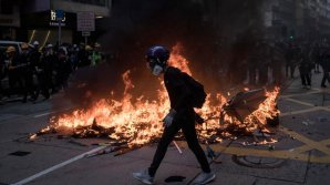 NOI PROTESTE ÎN HONG KONG. Poliția a tras cu gaze lacrimogene în manifestanți