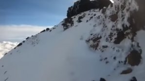 Aventură transformată în NENOROCIRE. Un turist a căzut în gol în timp ce escalada Muntele Fuji din Japonia