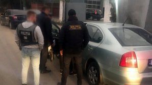 Fratele hoțului în lege alias "Chitaeț" și alți doi membri ai organizației, reţinuţi. Ce au ridicat oamenii legii în urma PERCHEZIŢIILOR (VIDEO)
