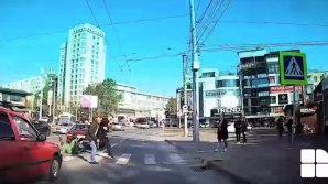 Așa ceva nu ai mai văzut pe străzile Capitalei. Momentul surprins de o cameră de bord (VIDEO)
