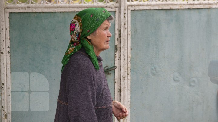 Femeile din satele Moldovei. Imagini de colecţie despre viaţa lor 