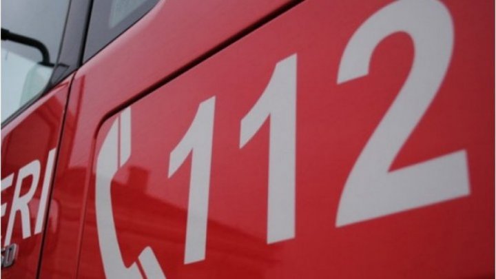 România: Un şofer a fugit după ce a accidentat grav trei copii pe o trecere de pietoni. Doi micuți sunt inconștienți