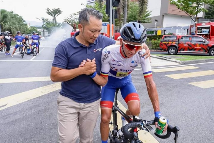 Succes răsunător pentru Cristian Răileanu. Ciclistul moldovean a câştigat a cincea și ultima etapă a Turului Peninsular (FOTO)