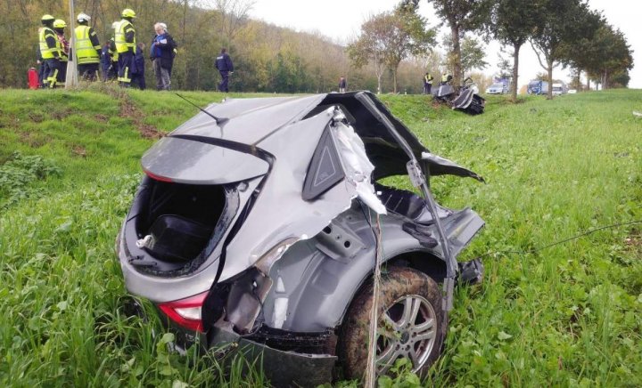 Hyundai i30, rupt în bucăţi într-un accident cumplit. Şoferul a murit pe loc