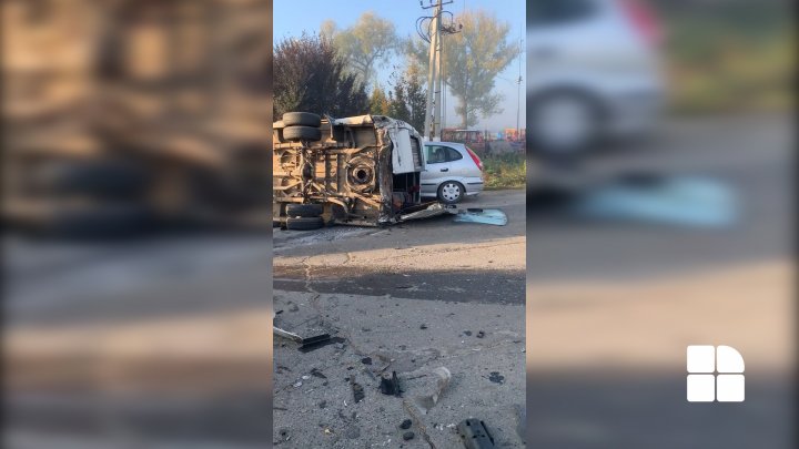 Accident grav la Străşeni: Trei persoane au ajuns la spital (VIDEO)