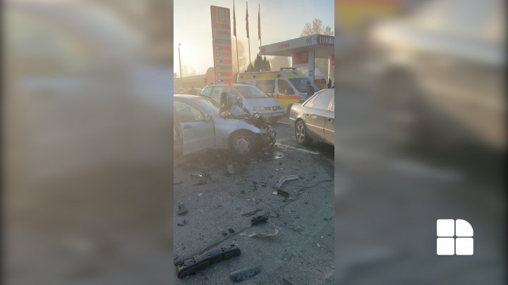 Accident grav la Străşeni: Trei persoane au ajuns la spital (VIDEO)