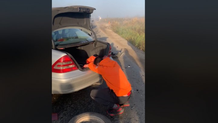 Accident grav la Străşeni: Trei persoane au ajuns la spital (VIDEO)