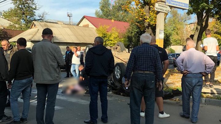 ACCIDENT la Cahul: O maşină s-a RĂSTURNAT, după ce s-a lovit violent cu un alt automobil (MOMENTUL IMPACTULUI)