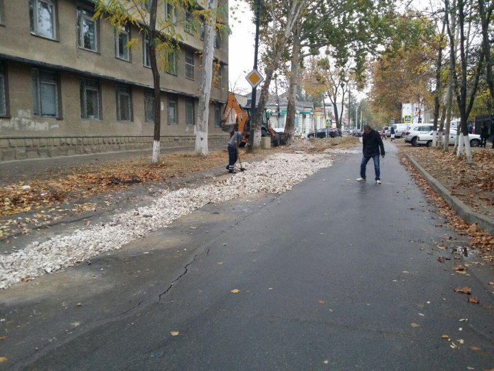 În sfârşit, autorităţile S-AU AUTOSESIZAT. Vezi ce se întâmplă pe strada 31 August din Capitală (VIDEO/FOTO)