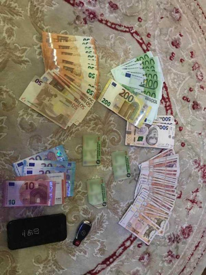 Percheziții la domiciliile unor locuitori din Edineț: făceau contrabandă cu piese și motoare auto (FOTO/VIDEO)