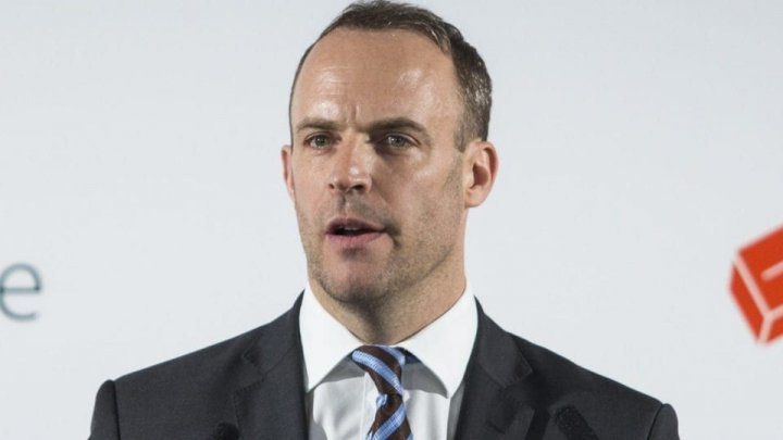 Dominic Raab: Londra suspendă exporturile de arme către Turcia