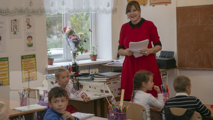 Ziua Profesorului, sărbătorită în toată ţara. Vezi de ce surprize au avut parte (FOTOREPORT)