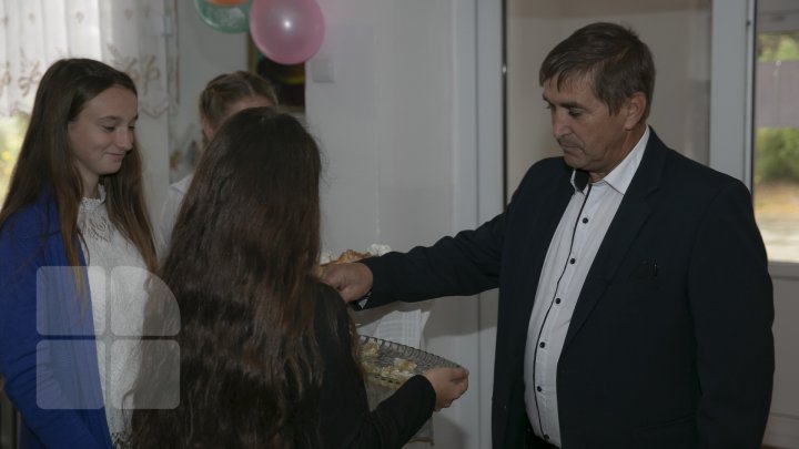 Ziua Profesorului, sărbătorită în toată ţara. Vezi de ce surprize au avut parte (FOTOREPORT)