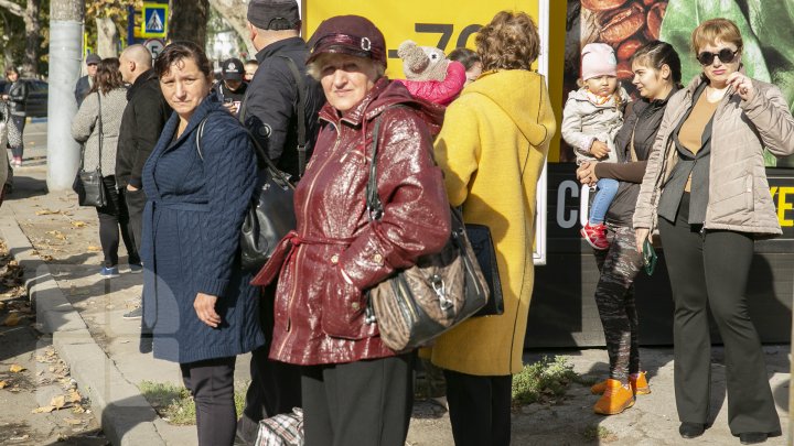 HAOS pe drumurile din țară. Protestul transportatorilor a dat peste cap planurile pasagerilor