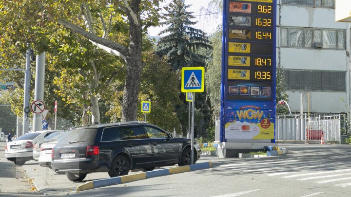 Benzina şi motorina s-au ieftinit. Ce prețuri au afișat stațiile PECO (FOTOREPORT)