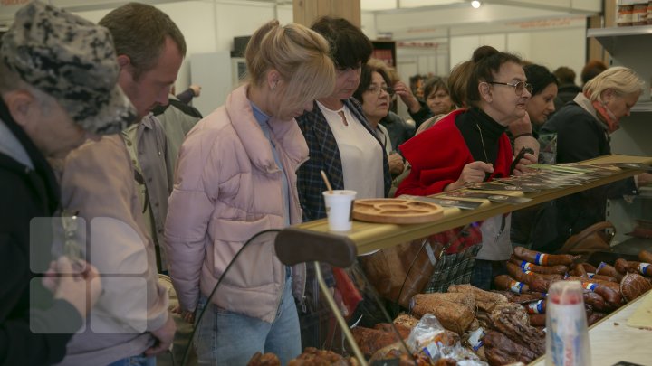 Ce poţi vedea la expozițiile Farmer şi Moldagrotech din Capitală. Vizitatorii spun că preţurile sunt exorbitante (FOTOREPORT)