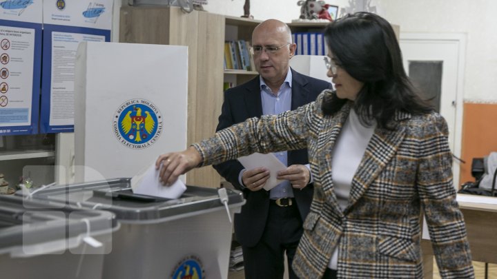 Pavel Filip și-a exercitat dreptul la vot: Am votat pentru o echipă care să susţină primarul şi proiectele investiţionale în oraşul Chişinău (FOTO, VIDEO)