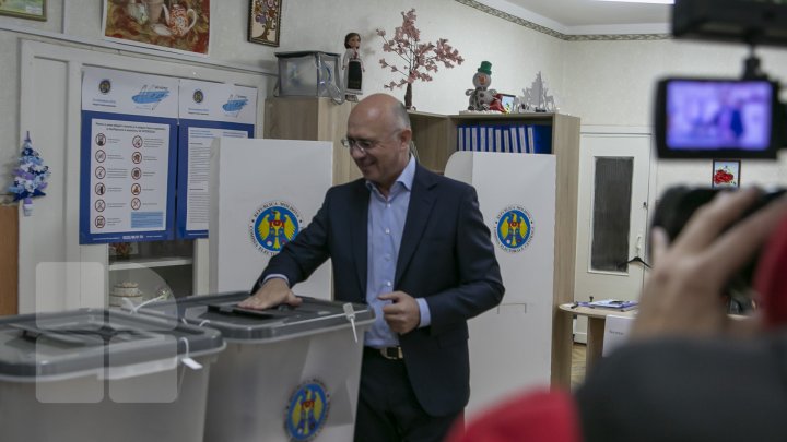 Pavel Filip și-a exercitat dreptul la vot: Am votat pentru o echipă care să susţină primarul şi proiectele investiţionale în oraşul Chişinău (FOTO, VIDEO)