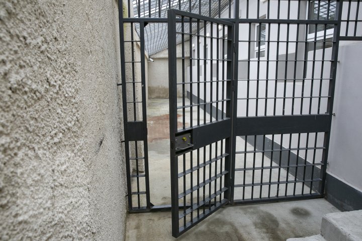 La Hânceşti a fost deschis primul izolator de detenţie provizorie din ţară (FOTOREPORT)