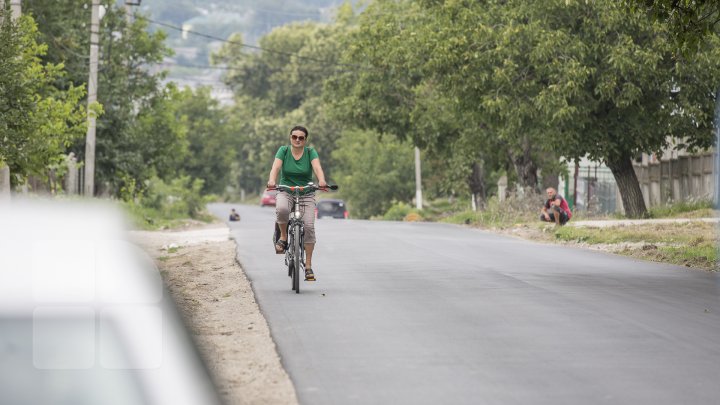 Femeile din satele Moldovei. Imagini de colecţie despre viaţa lor 
