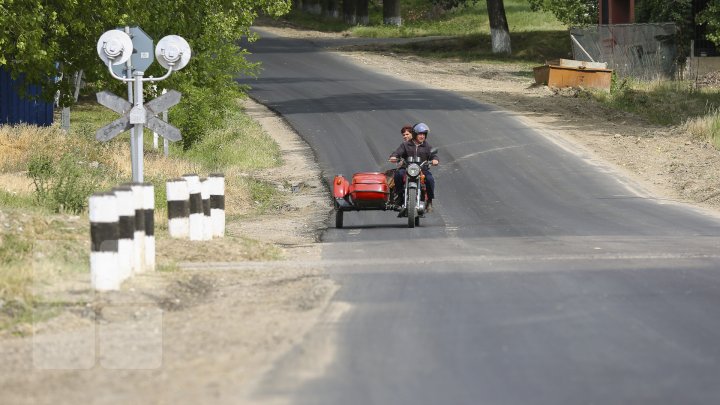 Femeile din satele Moldovei. Imagini de colecţie despre viaţa lor 