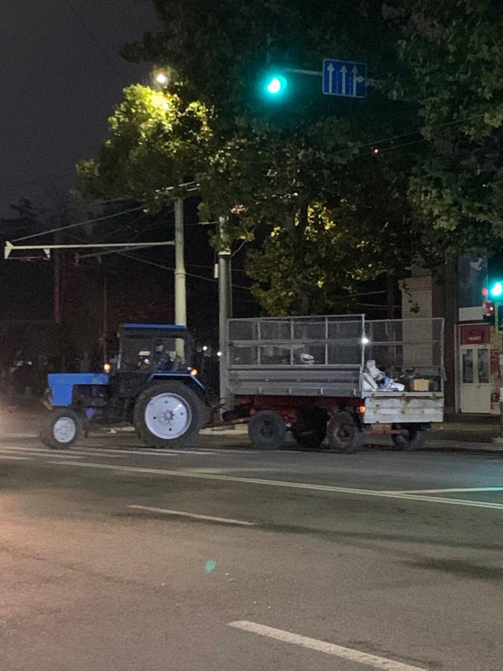 DEZASTRU în PMAN după Hramul Chişinăului. Moldovenii au lăsat în urma lor tone de gunoi (FOTO)