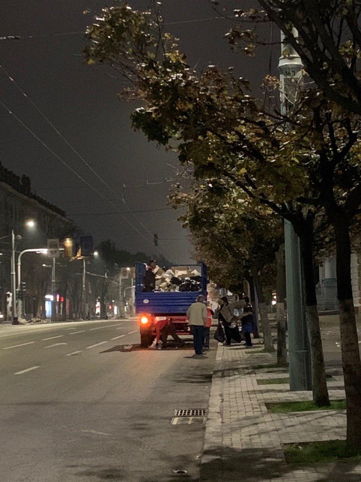 DEZASTRU în PMAN după Hramul Chişinăului. Moldovenii au lăsat în urma lor tone de gunoi (FOTO)