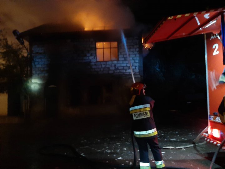 INCENDIU de PROPORŢII la o fermă de vaci din raionul Orhei. Cel puţin 70 de bovine au murit (VIDEO)