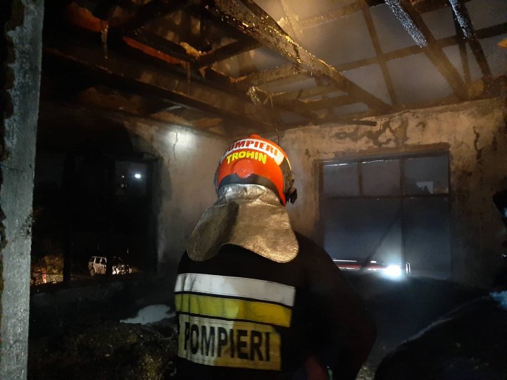 INCENDIU de PROPORŢII la o fermă de vaci din raionul Orhei. Cel puţin 70 de bovine au murit (VIDEO)