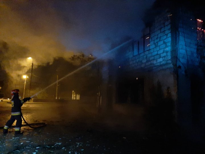 INCENDIU de PROPORŢII la o fermă de vaci din raionul Orhei. Cel puţin 70 de bovine au murit (VIDEO)