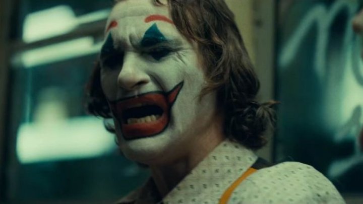 Polițiștii din Grecia fac razii în cinematografe pentru a împiedica minorii să vadă filmul ''Joker''