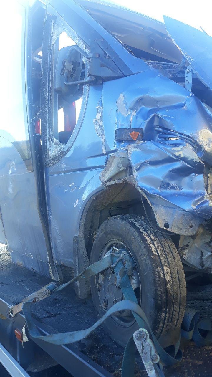 ACCIDENT GRAV la Teleneşti. Un microbuz cu pasageri s-a lovit violent cu un automobil. Sunt VICTIME (FOTO/VIDEO)