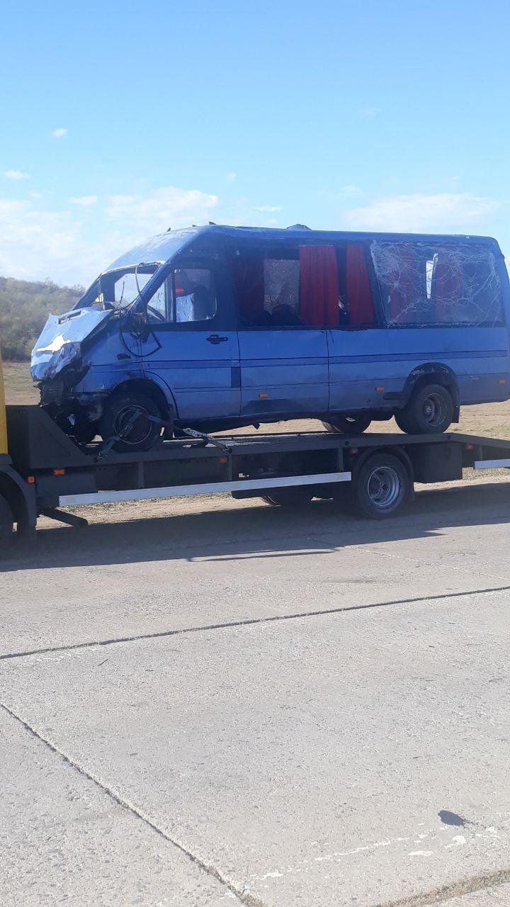 ACCIDENT GRAV la Teleneşti. Un microbuz cu pasageri s-a lovit violent cu un automobil. Sunt VICTIME (FOTO/VIDEO)