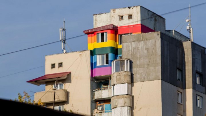 În culori frumoase. Câteva apartamente din Bălţi, colorate în nuanţele curcubeului (FOTO)