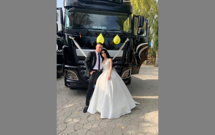 AŞA NUNTĂ NU AI MAI VĂZUT în Moldova. Prin ce au uimit publicul doi tineri din Bălţi (VIDEO/FOTO)