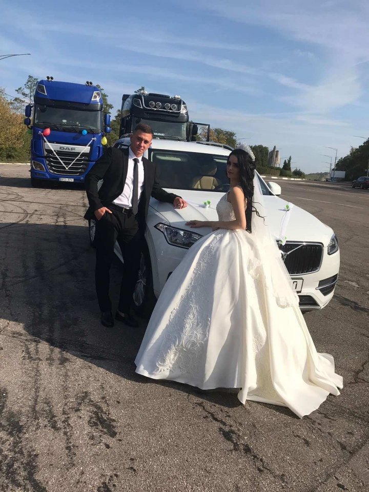 AŞA NUNTĂ NU AI MAI VĂZUT în Moldova. Prin ce au uimit publicul doi tineri din Bălţi (VIDEO/FOTO)