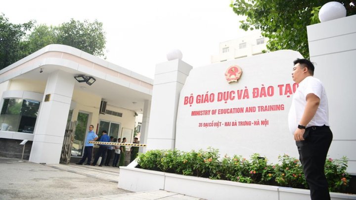 Ministrul adjunct al Educaţiei din Vietnam a murit după ce a căzut de la etajul opt al instituţiei