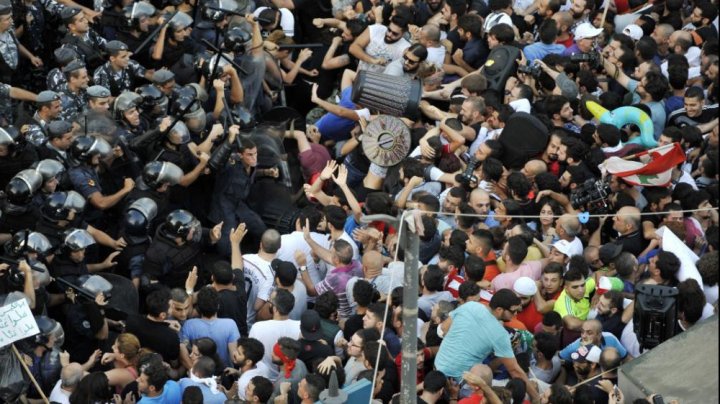 Liban: Saad Hariri, premierul Libanului, demisionează după ce sute de mii de manifestanți au ieșit în stradă