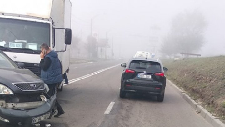 Accident în sectorul Ciocana al Capitalei. Un camion s-a ciocnit cu un autombil (FOTO)