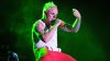 Discuri de aur şi alte obiecte care i-au aparţinut la Keith Flint de la Prodigy, vândute în cadrul unei licitaţii 