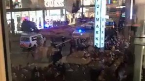 Trei persoane au fost înjunghiate pe o arteră comercială din Haga