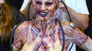 Apariţie şocantă la o petrecere de Halloween. Sub această mască se ascunde una dintre cele mai frumoase femei din lume (FOTO/VIDEO)