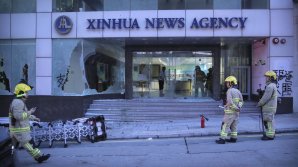 Violenţe fără sfârşit. Protestatarii din Hong Kong au atacat agenţia de ştiri Xinhua