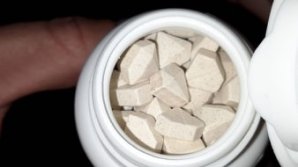 Vindeau Ecstasy și marijuana în apropierea cluburilor de noapte din Capitală. Patru suspecţi, reţinuţi (VIDEO)