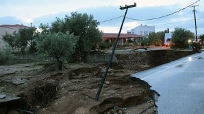 Inundaţii devastatoare în Grecia. Cel puţin patru oameni au murit