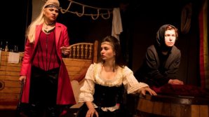 Actorii Teatrului din Cahul, pe scena Ateneului Naţional din Iaşi cu spectacolul "Insula femeilor"