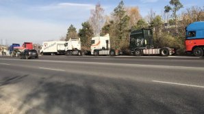 UN NOU ROTEST FĂRĂ RĂSPUNS: Autorităţile nu pot rezolva problema deficitului de autorizaţii pentru transportarea mărfurilor spre Rusia