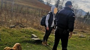 S-a dus să aprindă lumânări la mormântul unor rude şi s-a întâlnit cu un urs