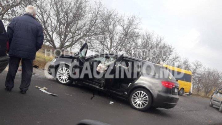 Accident în apropiere de satul Chirsova. Trei maşini s-au ciocnit violent. Patru ambulanţe, la faţa locului (FOTO)