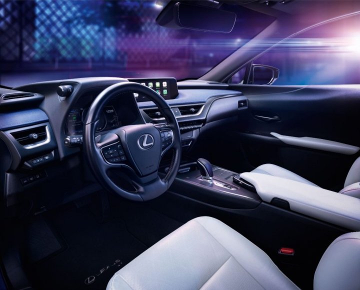 Lexus a lansat primul său model pur elecric UX 300e! Vezi cum arată (FOTO)